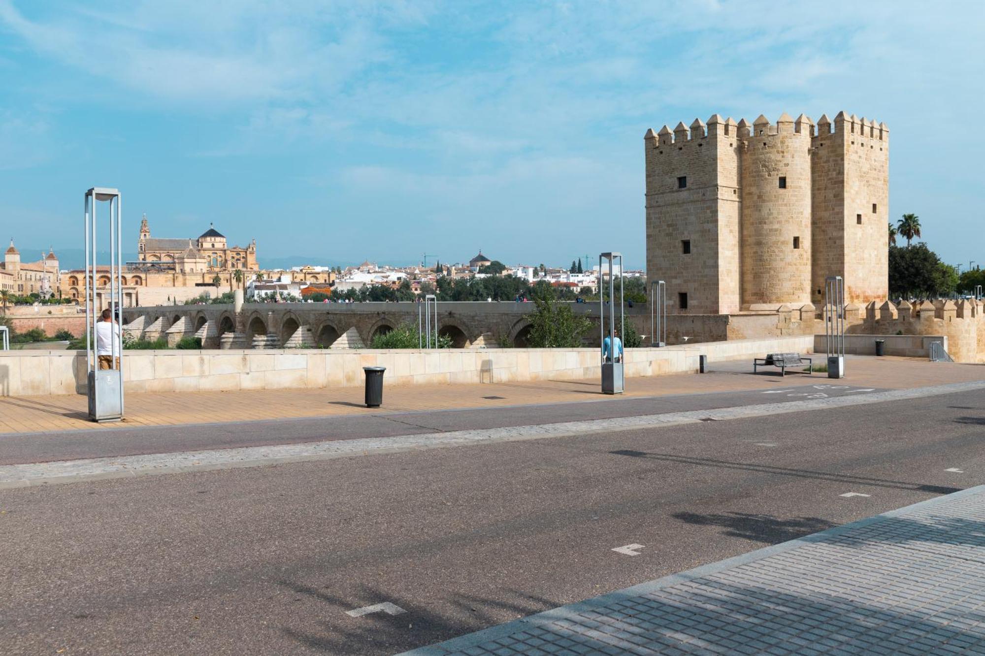 Apartamentos En Cordoba, Puente Romano Y Torre Calahorra Exterior foto